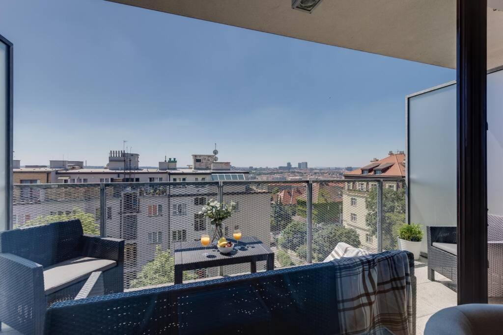 Jt'S Apartments Korunni Str. Prag Exterior foto